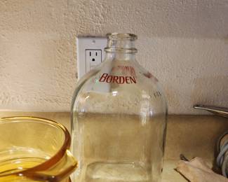 Borden 1 gal square bottom glass milk jug