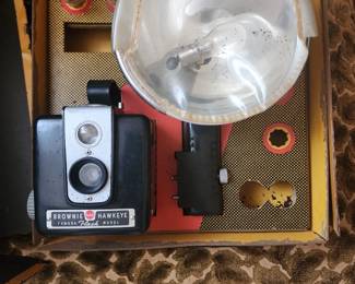 Brownie Hawkeye Flash Outfit with bulbs in original box!