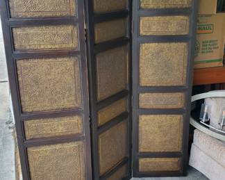 WOOD AND METAL SCREEN