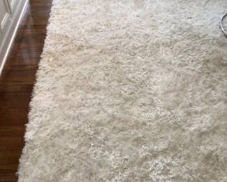 White shag rug, 13’ x 17’