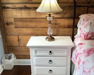 Pair of night stands 