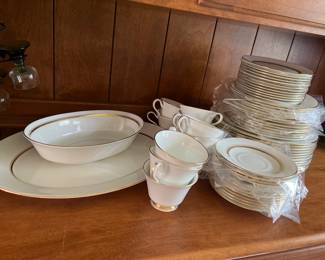 63 piece Oxford Bone China Set