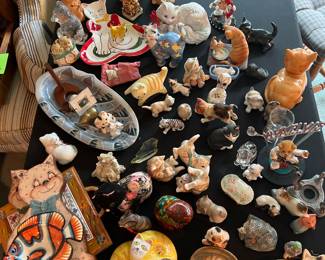 Many cat figurines 