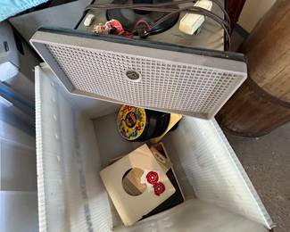 Vintage 45s record player and record