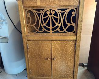 Completely restored victrola in good working order