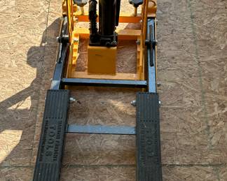 Harbor Freight Performance Tool  Hydraulic Motorcycle, ATV, Snowmobile & Multi-Purpose Lift