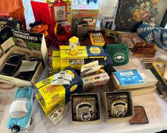 Many vintage and antique toys 