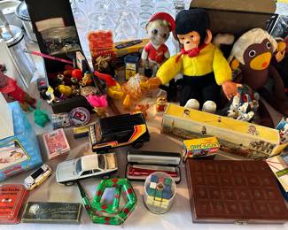 Many vintage and antique toys 