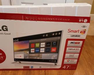 LG flat screen Smart TV 47", has wall mount sold separately 