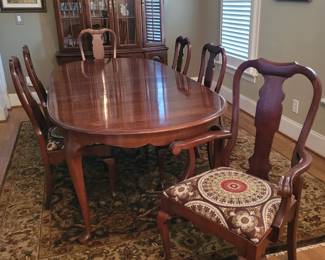 Pennsylvania House dining table with 2 leaves and table pads, 2 Captain's Chairs and 4 side chairs
