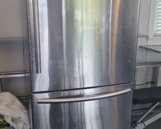 Hisense No Frost stainless steel refrigerator 