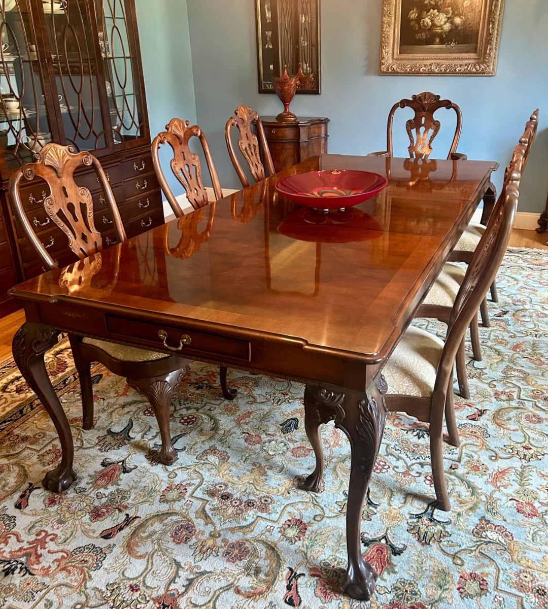 Henredon Dining Set- Dining Table 100in Long w/ 2 armchairs and 6 regular chairs.
