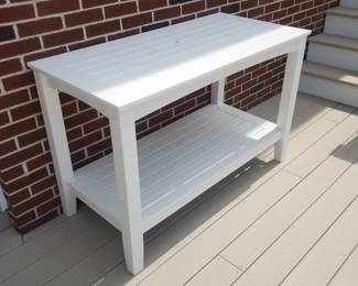Poly-resin table