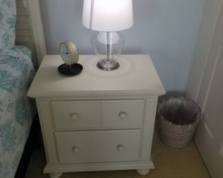 Broyhill bedroom suite: nightstand