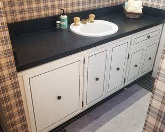 Bath vanity
