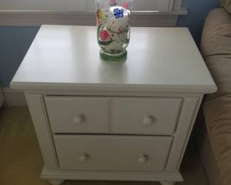 Broyhill bedroom suite: nightstand