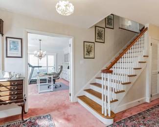 Traditional foyer furnishings and decor