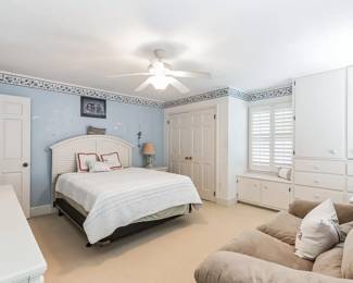 Classic coastal bedroom furnishings