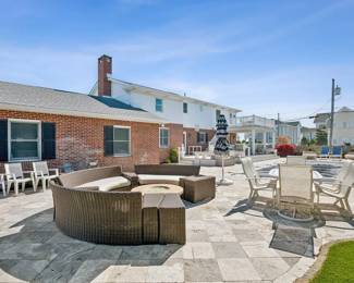 Outdoor circular conversation set and firepit