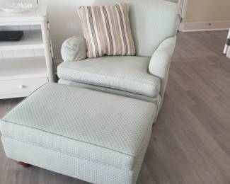 Upholstered arm chair with ottoman