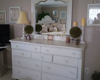 Stanley 9 drawer dresser with mirror.
From Oskar Huber