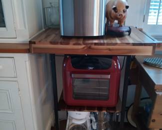 Igloo Ice maker and other small kitchen appliances