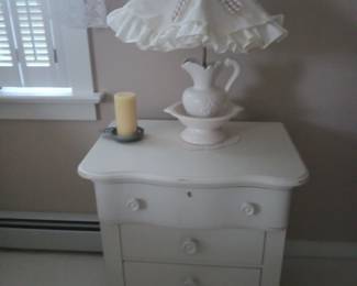 2 matching Stanley night stands.