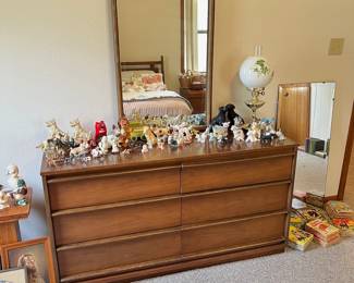 Bassett wood dresser with mirror