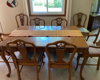 Rockford Made Dinning Room Table & 8 Chairs