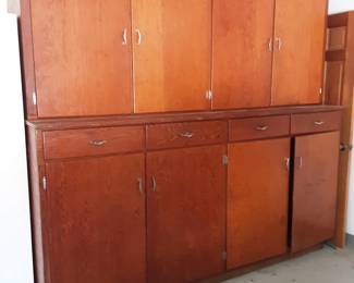 Beauitiful cabinet awesome storage 8ft long 7.5 feet tall comes apart so easy to hall