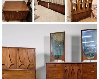 I've fallen in love with this Broyhill Brasilia furniture. I've done a little research and learned that this walnut furniture was introduced at the 1962 World's Fair. It has remained popular since then. Hope to see ya'll next weekend, even if it's just to have "a look"😊