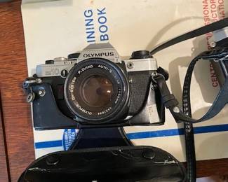 OLYMPUS OM10 SLR CAMERA
