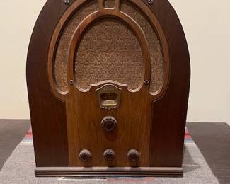 VINTAGE PHILCO RADIO
