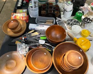 VINTAGE MUNISING WOOD BOWLS