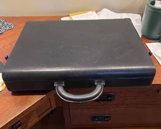 TUMI LEATHER BRIEFCASE