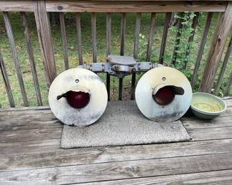 Railroad crossing lights