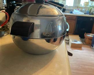 Penguin hot/cold server