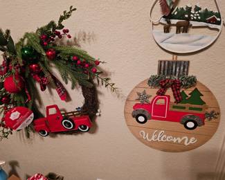 ..more Christmas decorations