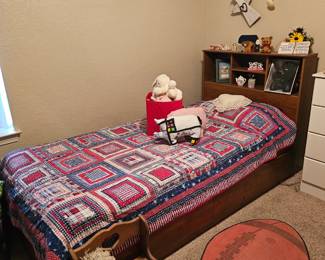 Great bed for guestroom or kid's room