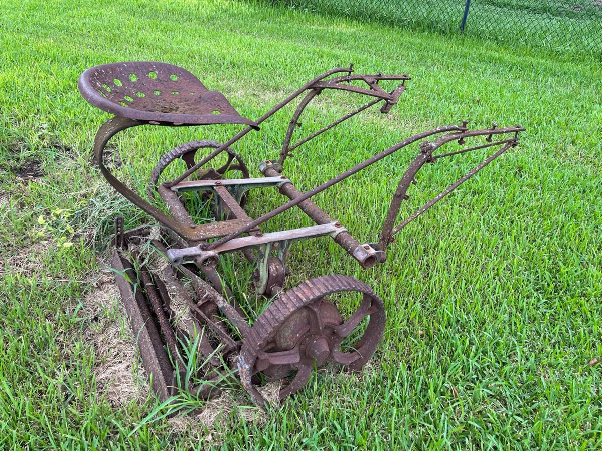 RAREST OF THE RARE! HORSE-DRAWN LAWN MOWER - BELIEVED TO BE JOHN DEERE!