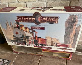 BACHMANN "G" SCALE SUPER CHIEF TRAIN SET