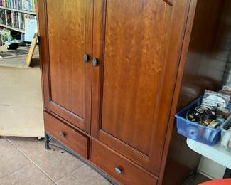 Mid-size TV cabinet