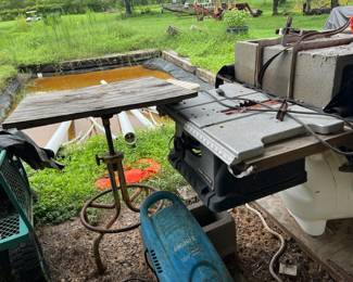 ADJUSTABLE WORKTABLE & SMALL TABLE SAW