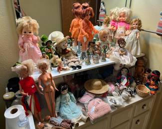 NICE GROUP OF COLLECTABLE VINTAGE DOLLS!