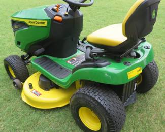 John Deere mower - like new - used twice