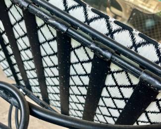 beautful welding detail-no rust. Cushions reversible. Black and white to white and black. 