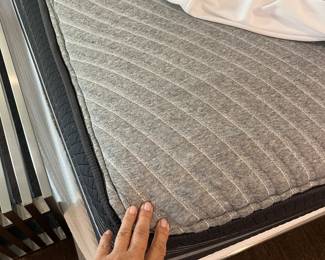 Super clean King mattress. Beautyrest Black series. With foundation.