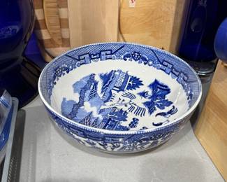 Large blue willow serving bowl 