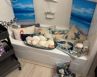 More beach themed decorations 