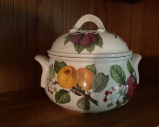 Portmeirion Pomona Covered Casserole l 2.5 QT